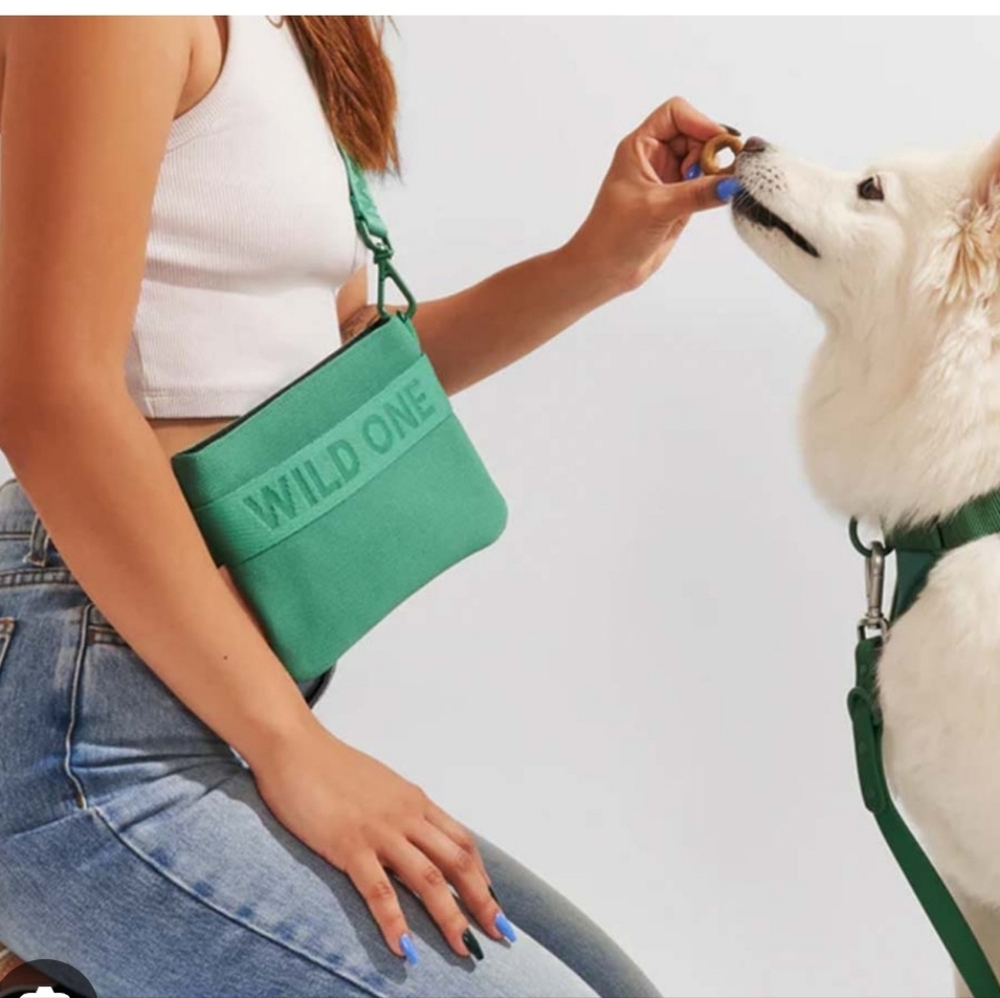 Wild one Pet Treat Pouch Green Crossbody Recycled ‎ Polyester